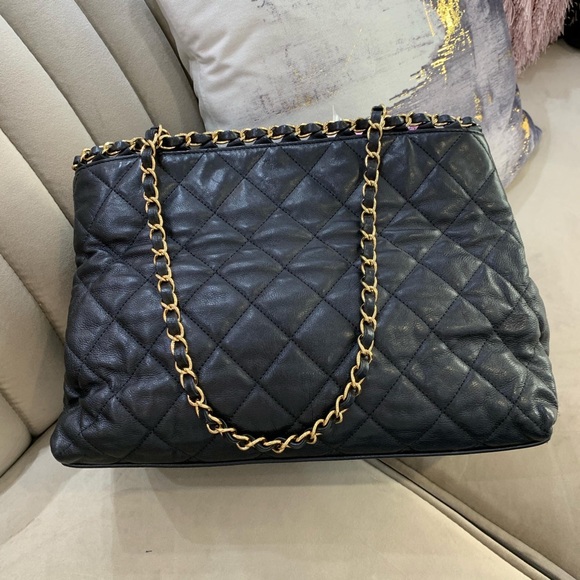 💓Sold💓Chanel tote with chain around - medium - Picture 6 of 9